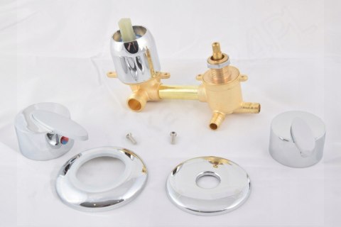 Bateria do kabiny z hydromasażem 3 funkcyjna 95mm Bateria do kabiny z hydromasażem 3 funkcyjna 95mm